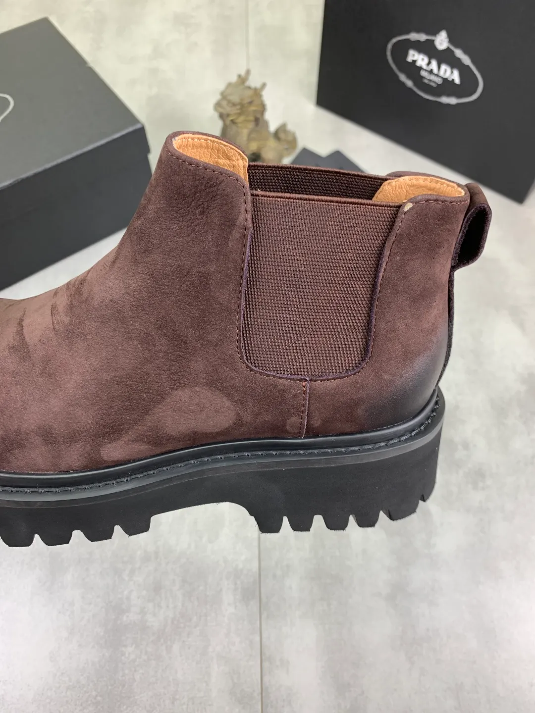 Men's shoes 💰P560 💰[New style]🔥🆕Hot model [PRADA]Prada🔝High-top Chelsea Martin boots are a high-end brand of men's shoes. The uppers are made of top-layer calfskin imported from Italy➕top-layer pigskin lining for the feet🔥, making walking more convenient and comfortable! Exclusive new style, stunning work [color]! Create a fashionable personality to set off your uniqueness! Create a fashionable personality to set off your uniqueness! A must-have for trendy men! Classic🔥super wear-resistant rubber outsole, size: 38-44 (45 can be customized) black or brown🉑️choose